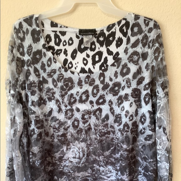 Beautiful NET TOPS Leopard Prints Like New Delicately beautiful! - Picture 3 of 5